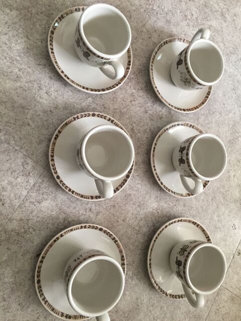 Tasses � caf� avec sous tasses  la table d'Am�lie  10 Villefranche-sur-Mer (06)