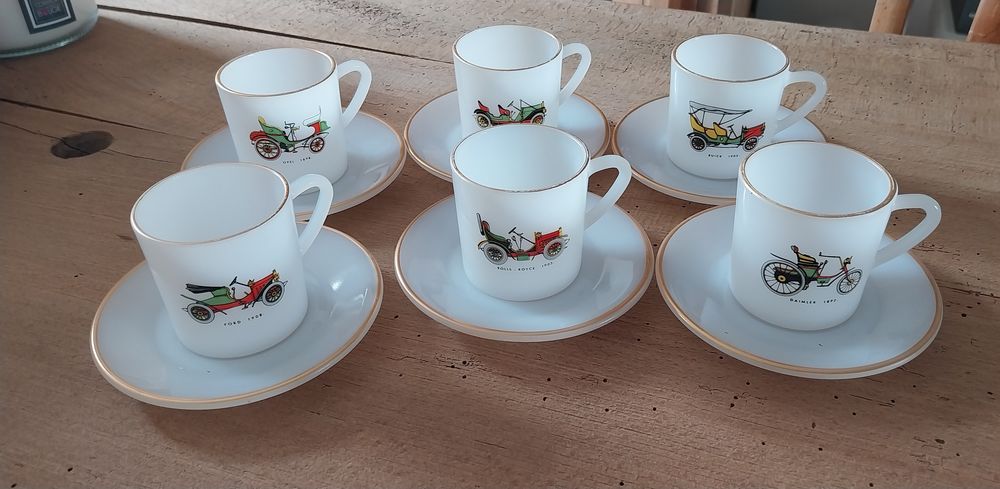 Service a caf&eacute; en arcopal France vielles automobille 1900 Décoration