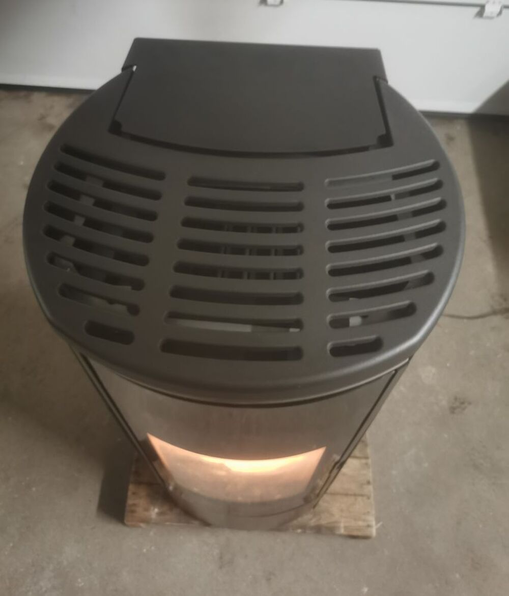A SAISIR: POELE A GRANULES NOBIS MODELE A10V ROUND Meubles
