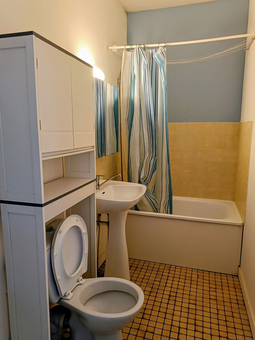 Location Appartement Grand Studio meublé calme,clair république 31 m2 + mezzanine Nantes