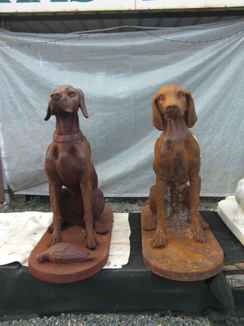 Statue chien de chasse en fonte 1290 Château-l'Évêque (24)