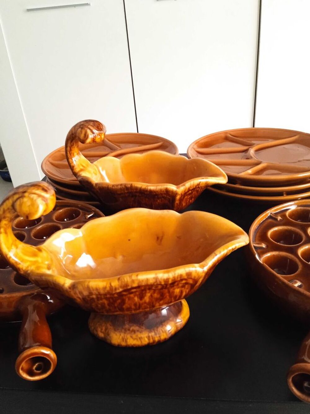 deux sauci&egrave;re 6 assiettes et plat a escargots Dcoration