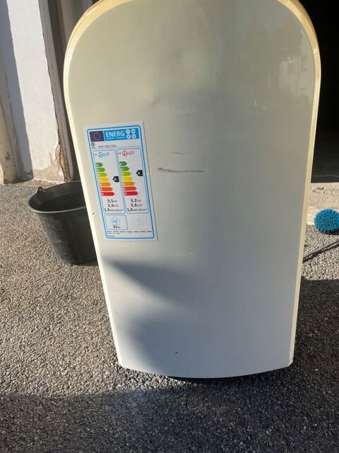 Climatiseur mobile blanc, parfait pour rafraîchir votre inté Decazeville (12)