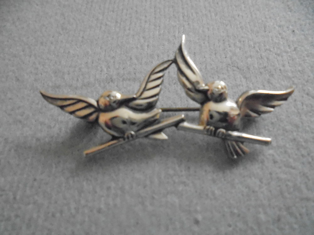 broche , couple d oiseaux, m&eacute;tal dor&eacute; Bijoux et montres