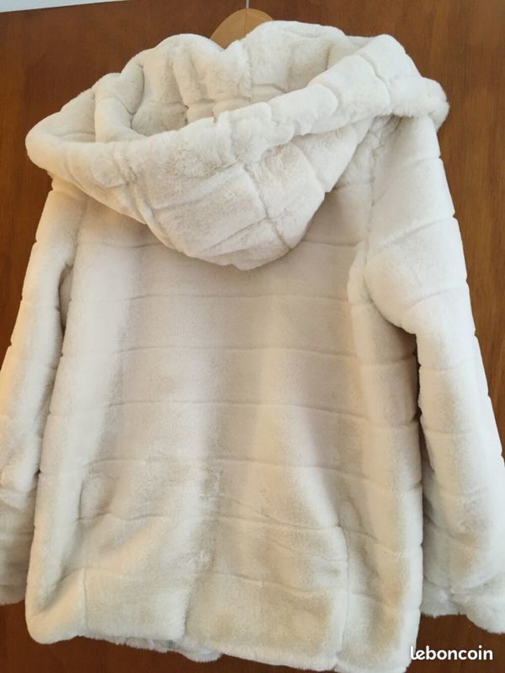 Veste d'hiver femme en fourrure synth&eacute;tique Vêtements