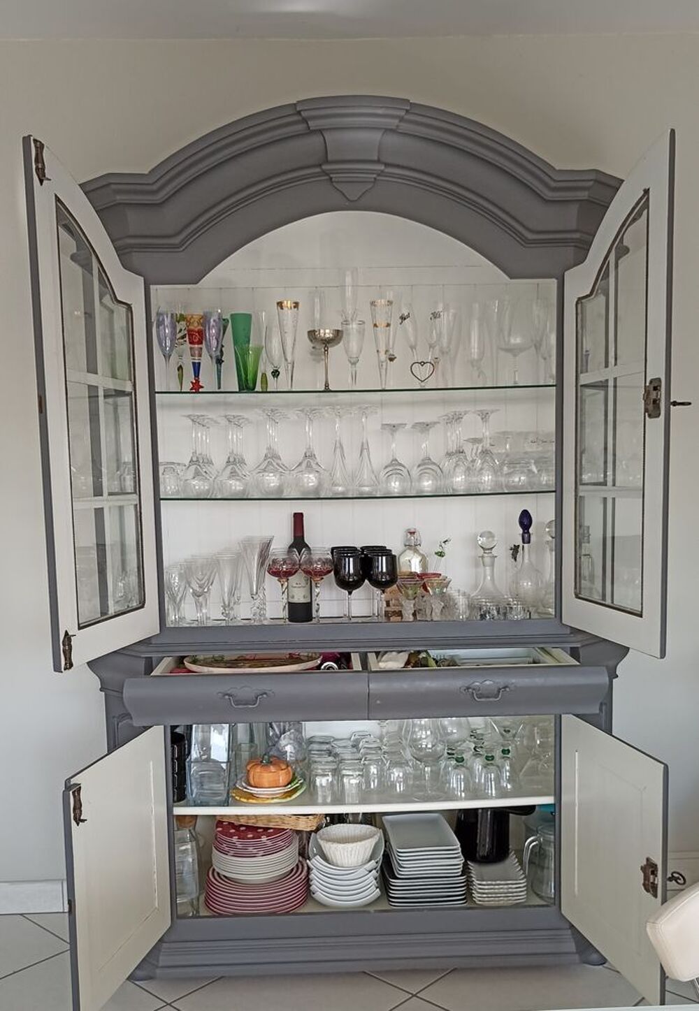 Meuble vaisselier en ch&ecirc;ne Meubles