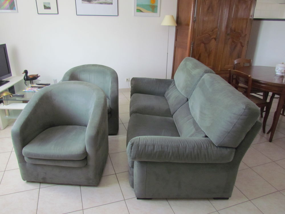 CANAPE 3 PLACES + 2 FAUTEUIL CRAPAUD Meubles