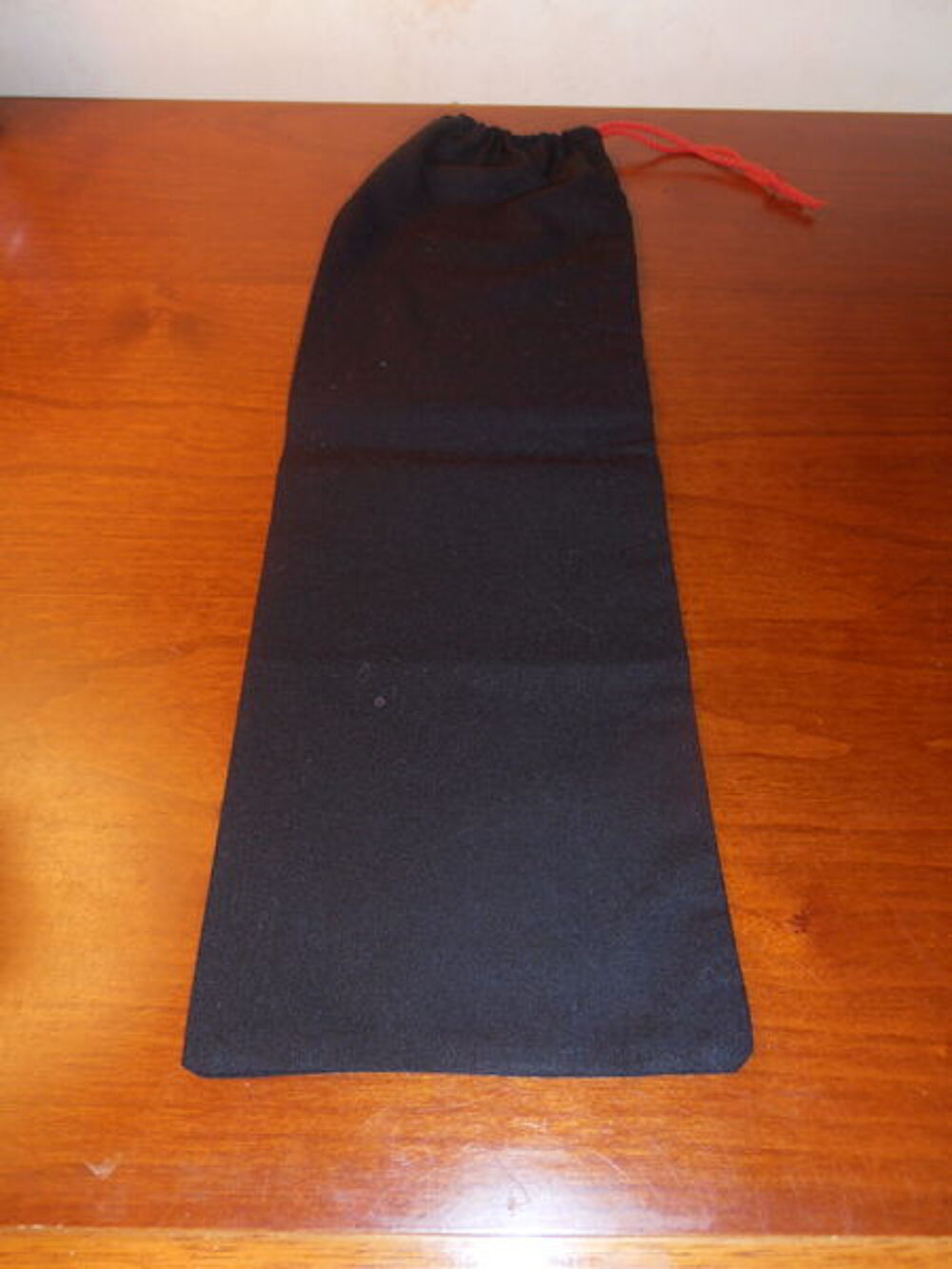 Pochette en rouge et noir (70) Maroquinerie