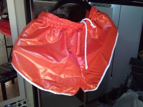Short nylon polyamide vintage orange/blanc 2 tailles M44-L48 24 Lyon 3 (69)