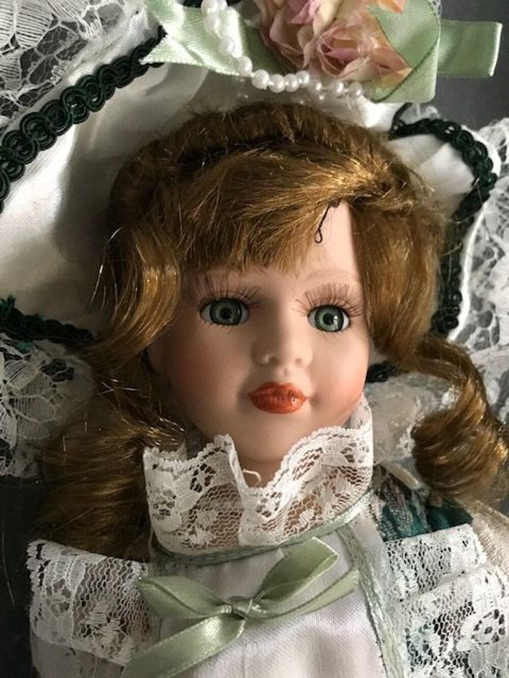 Poup&eacute;e de Collection Porcelaine Doll 