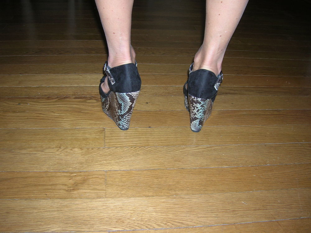 Sandales talons compens&eacute;s neuves pointure 35 Chaussures