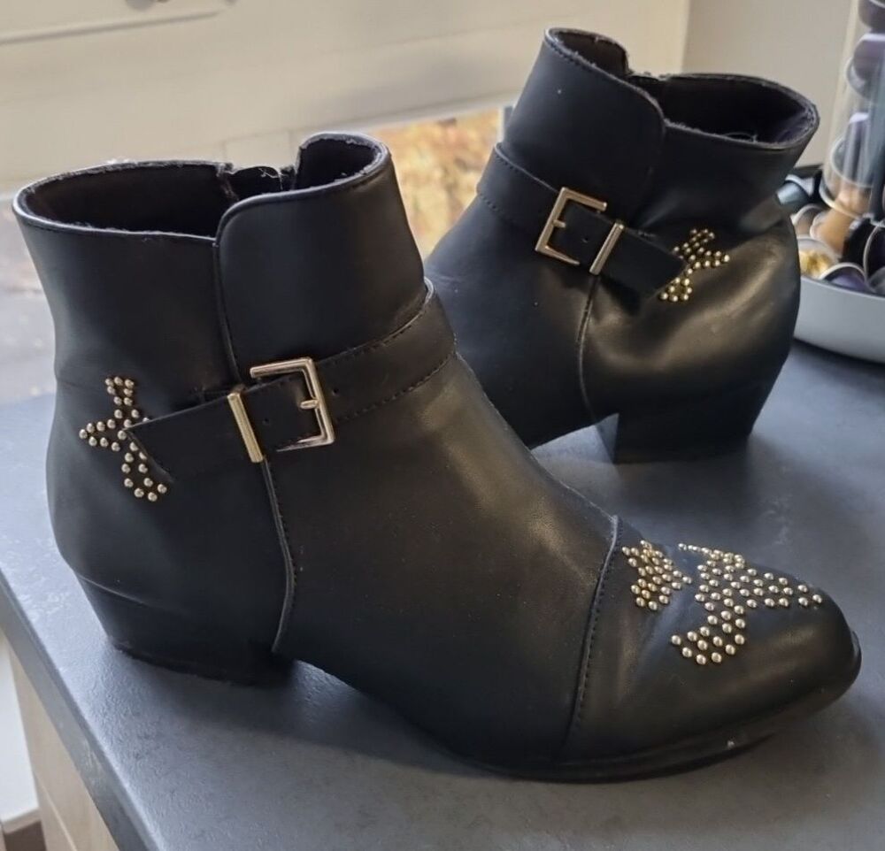 Tr&egrave;s jolie paire de bottines . Pointure 39. Marque Elite Chaussures