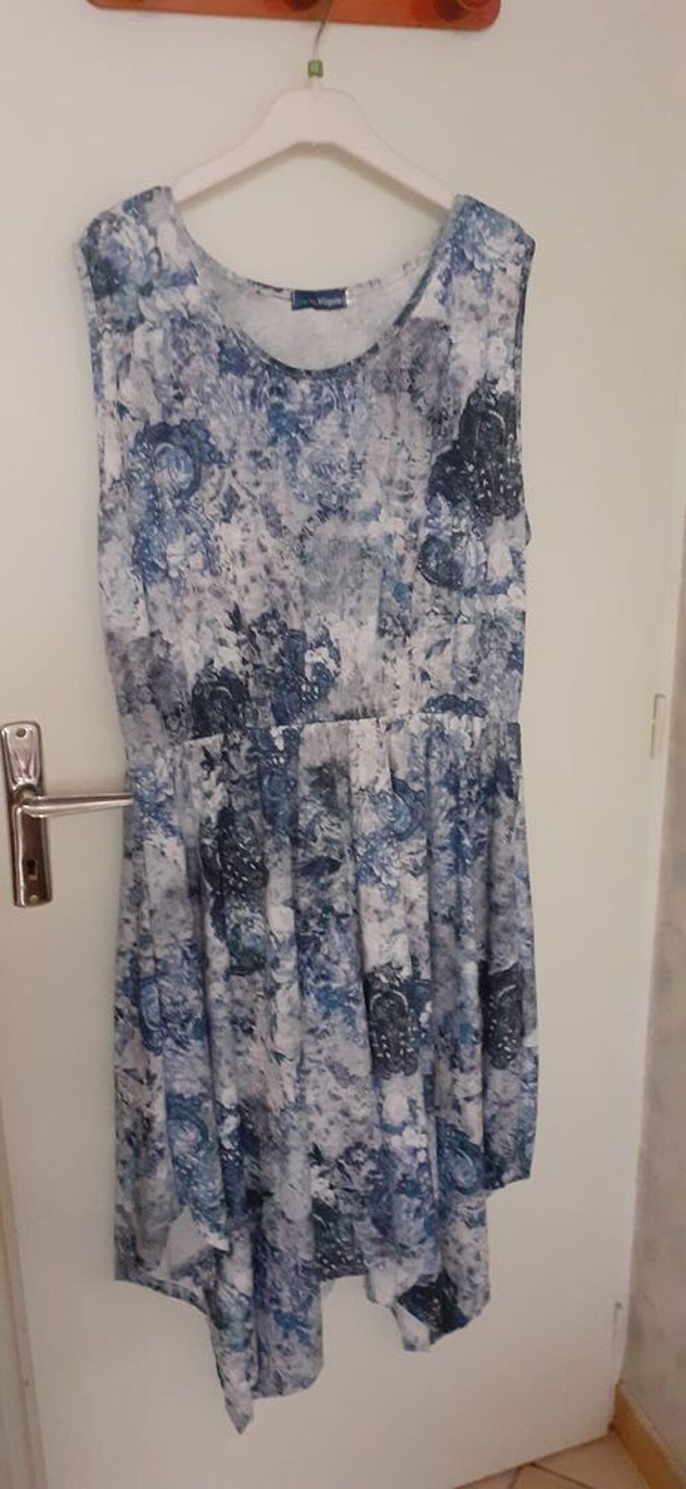 Robe &eacute;t&eacute; taille 46 Vêtements