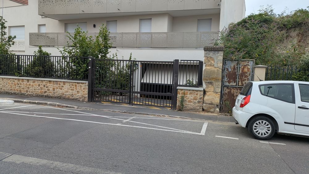 Location Parking/Garage Place de parking sécurisée ? Sous-sol ? Chennevières Conflans-sainte-honorine
