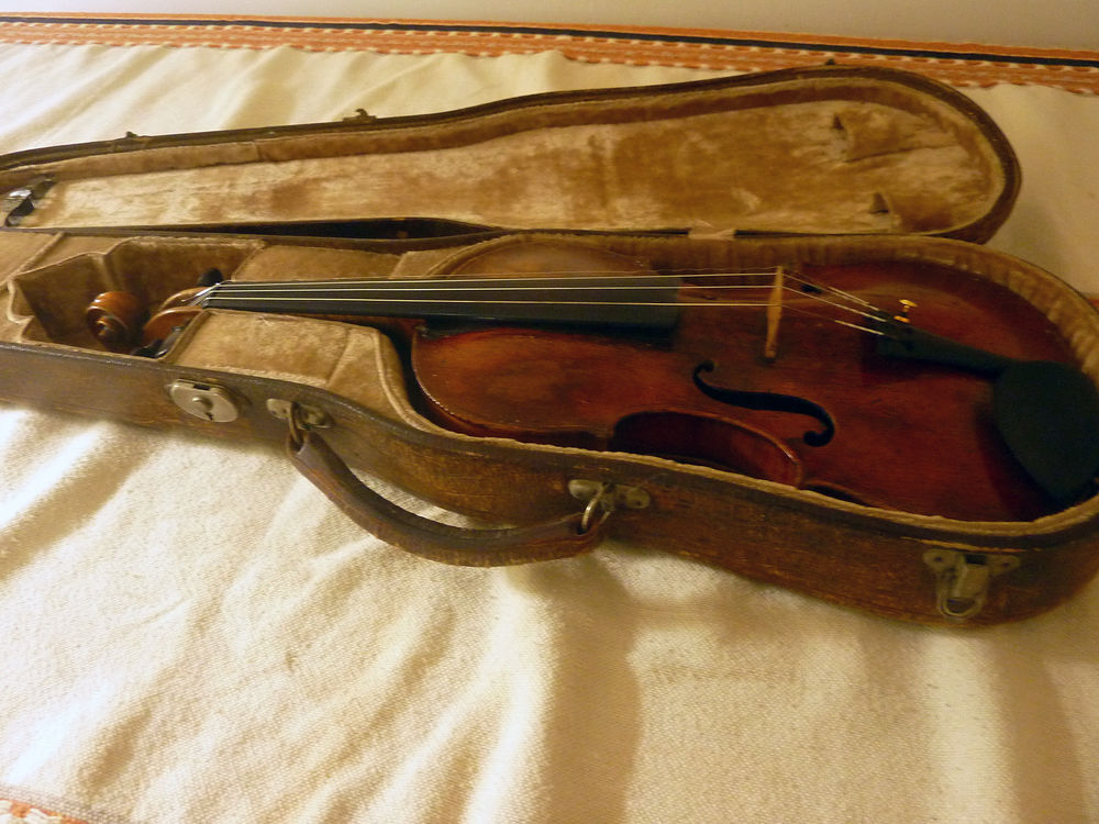 Tr&egrave;s beau violon du XVIIIe. Instrument rare et pr&eacute;cieux Instruments de musique