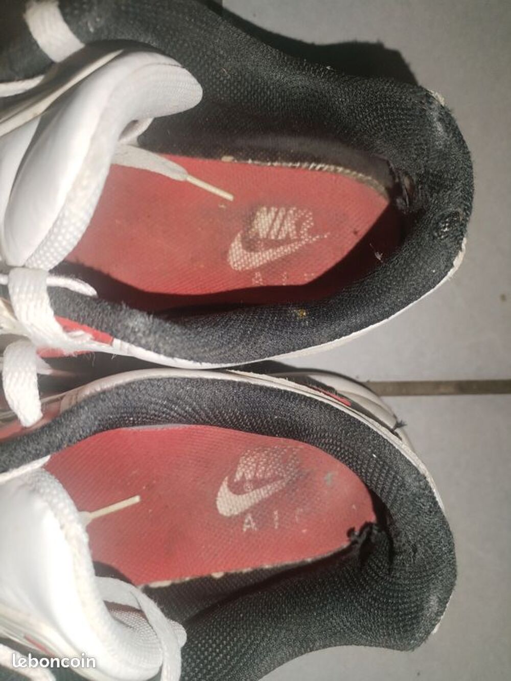 Nike Airmax full cuir blanc taille 42
Chaussures