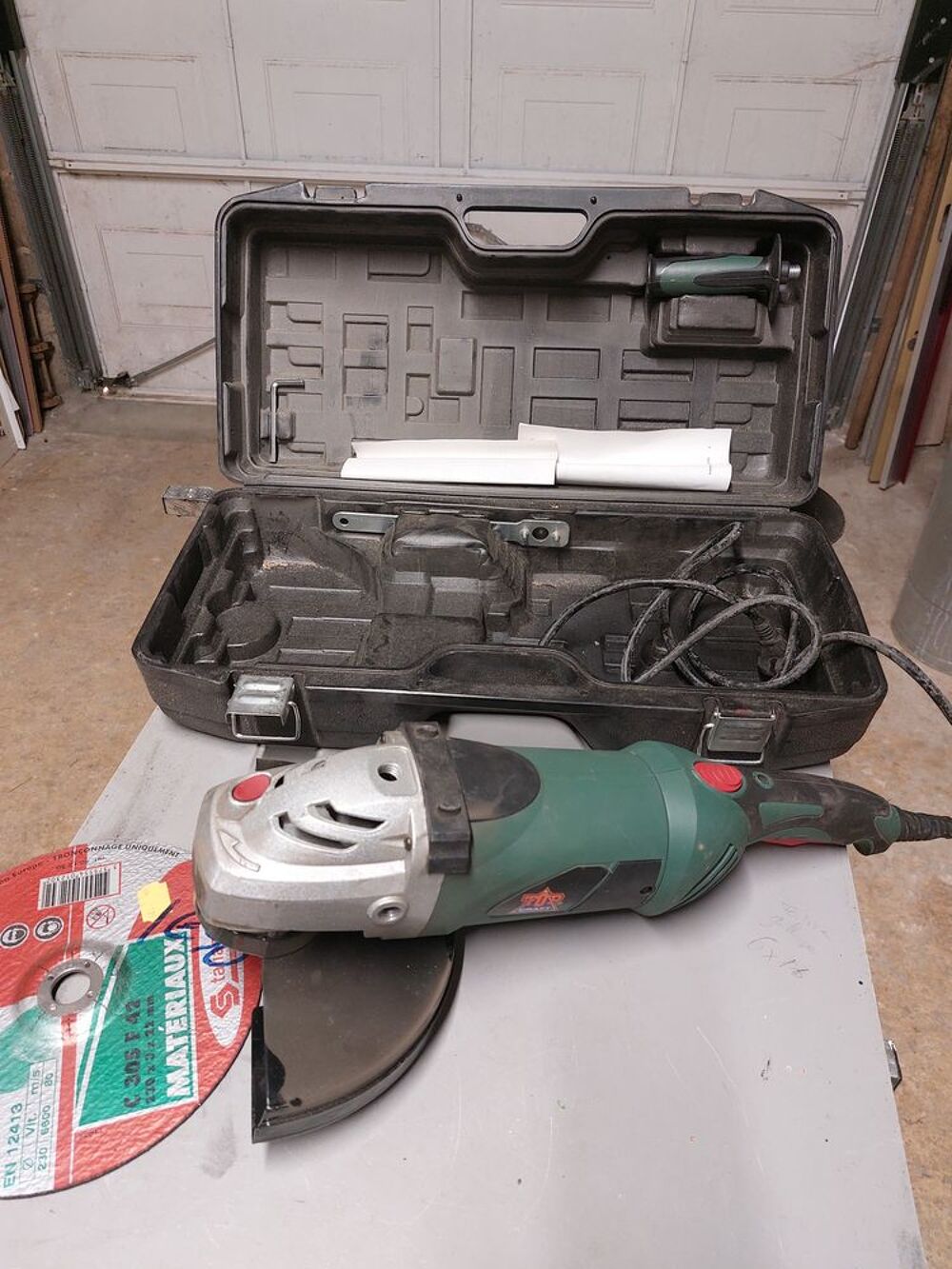 MEULEUSE D'ANGLE 230 mm 2200W Bricolage