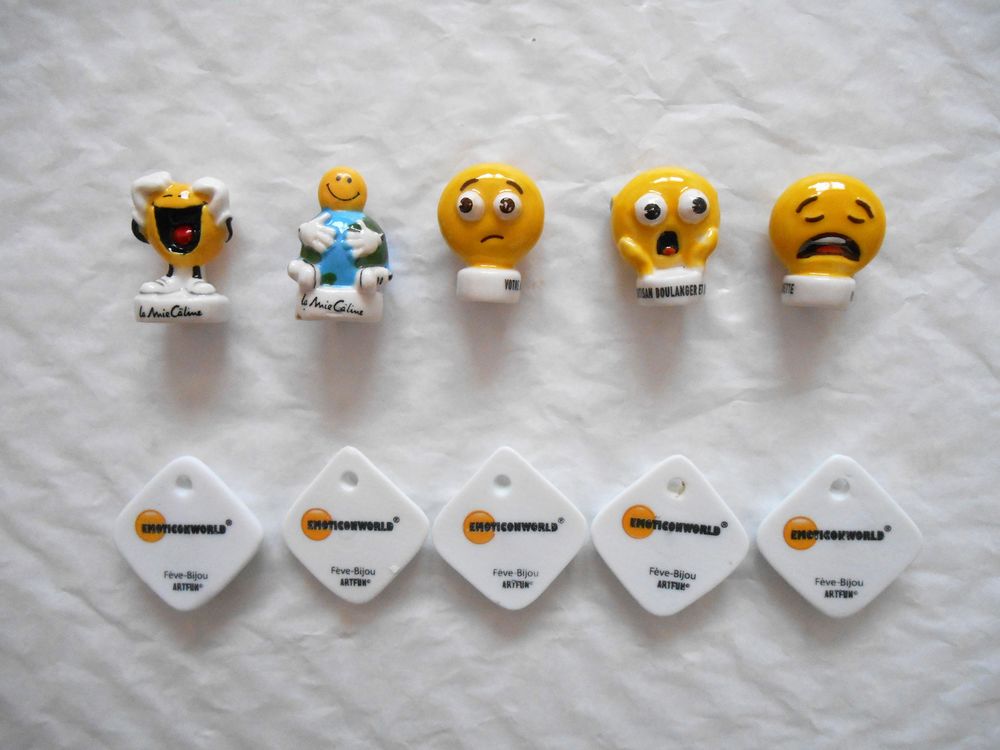 Lot de 10 F&egrave;ves th&egrave;me Smiley en c&eacute;ramique 