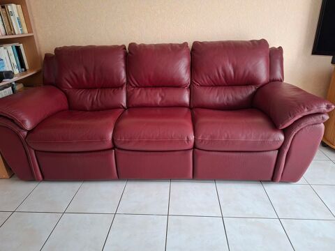  CANAPE  CUIR  ..Revtement Buffle....Etat NEUF ..
350 Radenac (56)