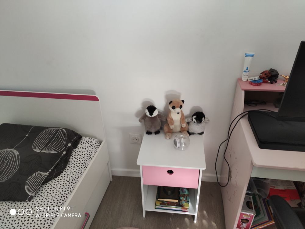 Lit, chevet et bureau enfant Meubles