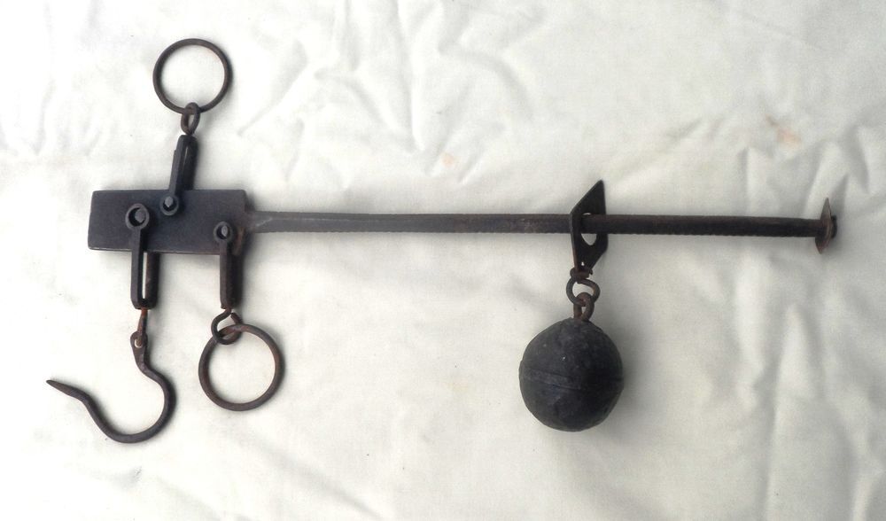 Tr&egrave;s ancienne balance Romaine 
Objet collector du 20&egrave;me 