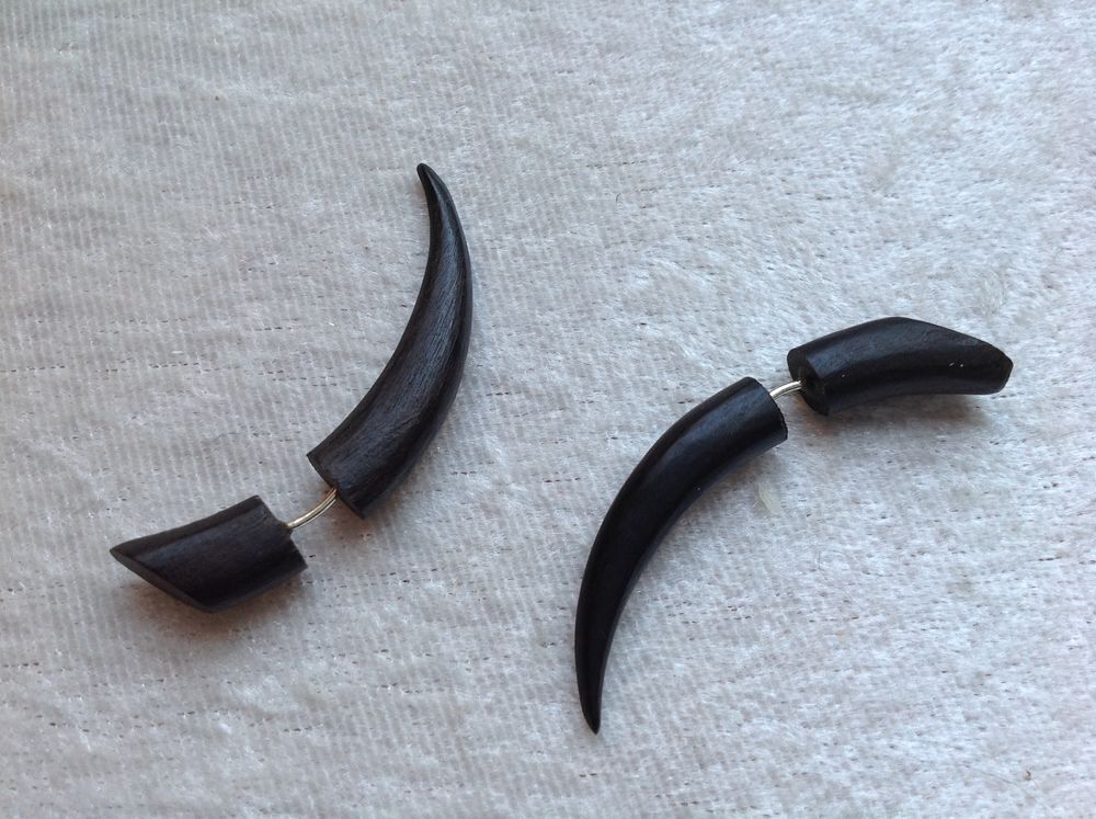 BOUCLES OREILLES CORNE FAUX PIERCING &Eacute;CARTEUR Envoi Possible Bijoux et montres