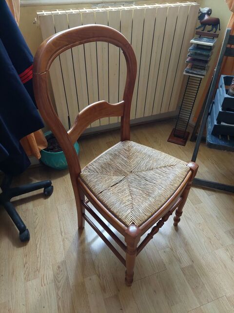 Chaise en bois 10 Toulon (83)