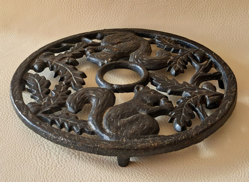dessous de plat en fonte couleur noir d&eacute;cor champ&ecirc;tre Cuisine