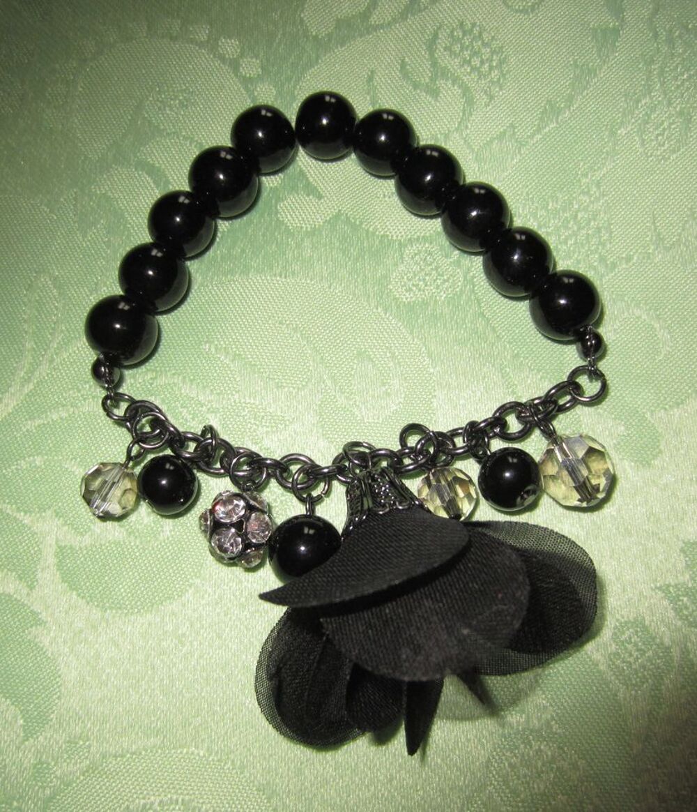 bracelet perles noires Bijoux et montres