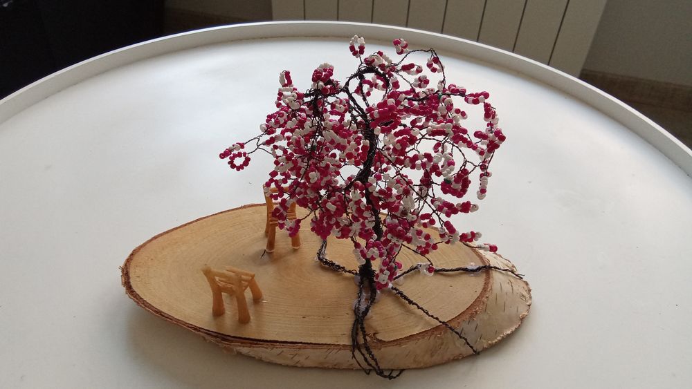 Arbre d&eacute;co en perles fushia et blanc Décoration
