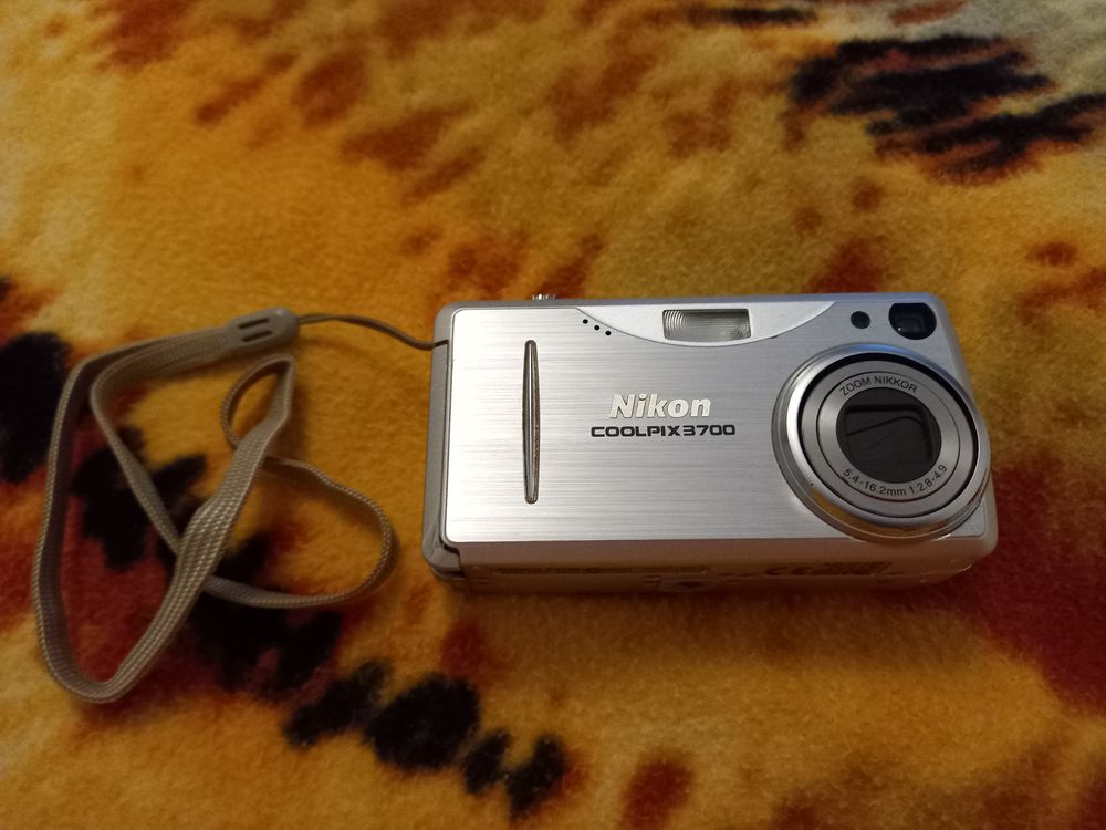 Appareil photo nikon coolpix 3700 3,2 megapixel tr&egrave;s bon &eacute;ta Photos/Video/TV