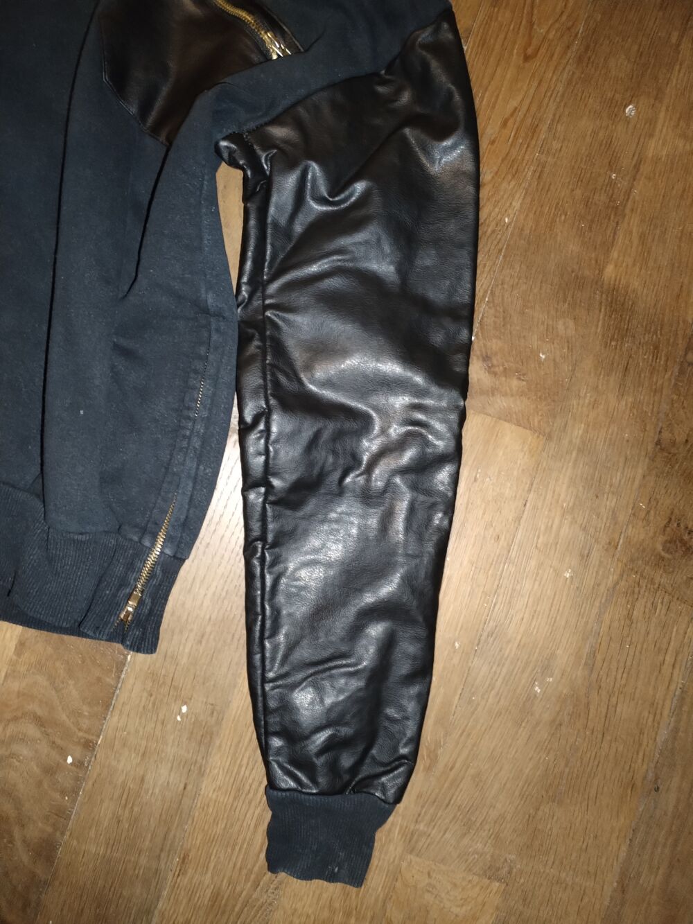 Sweat manches en simili cuir (Taille S) Vêtements