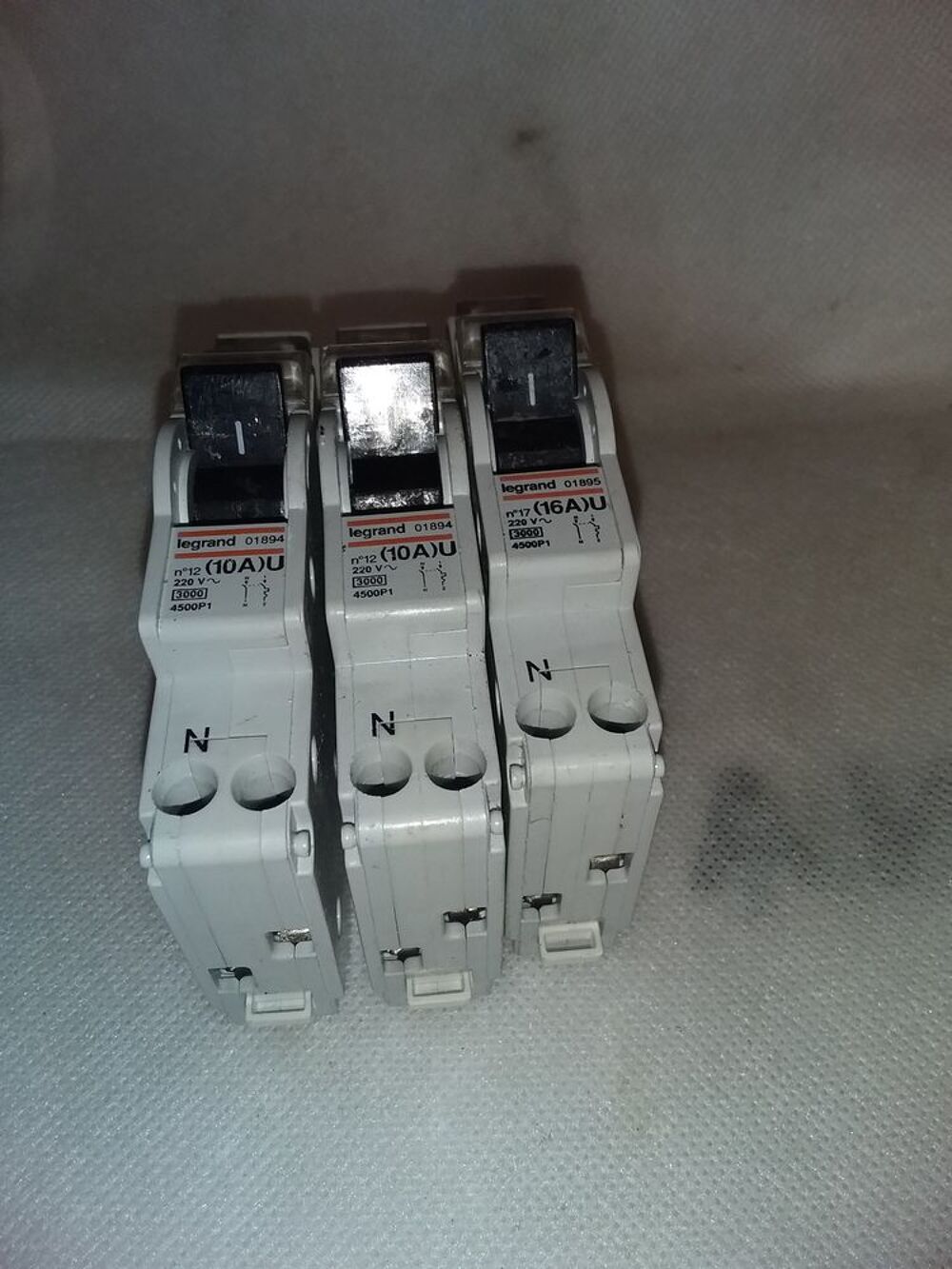 LOT de 6 DISJONCTEURS Fet G
Bricolage
