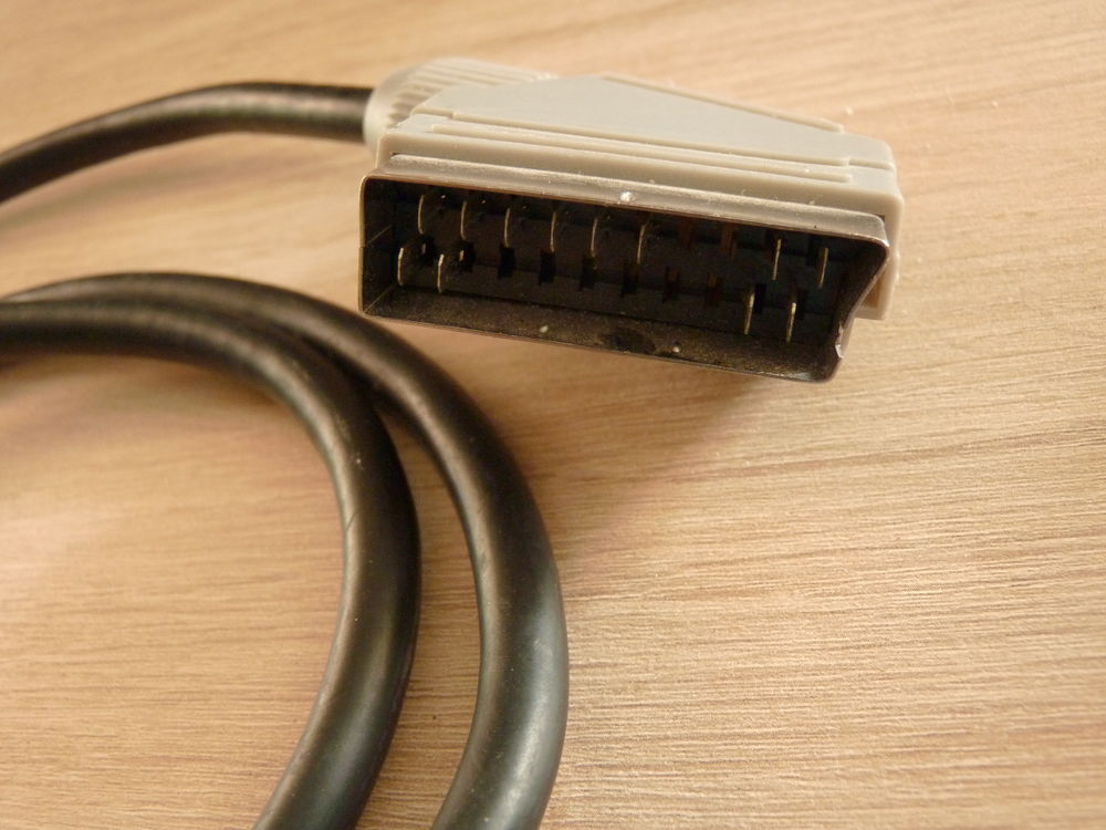 Fiche peritel cordon TV noir accessoire cable video TBE Photos/Video/TV