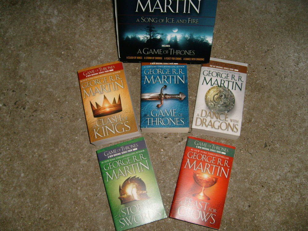 Coffret GEORGE.R.R. MARTIN a SONG OF ICE AND FIRE Livres et BD
