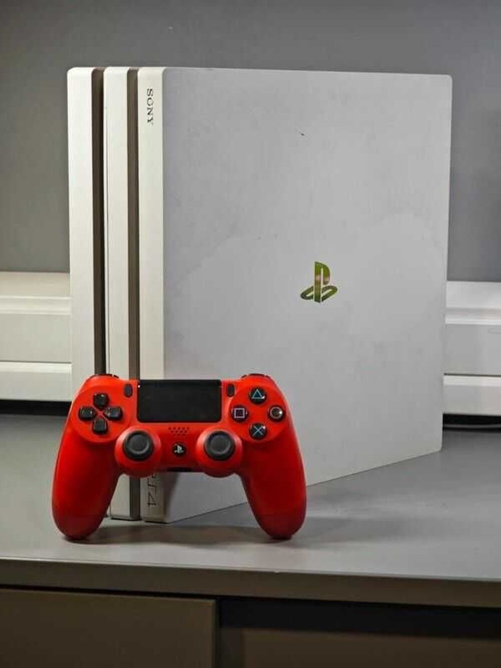 Console Sony Playstation 4 Pro / 1To/ Manette/ 12.00/ Consoles et jeux vidos