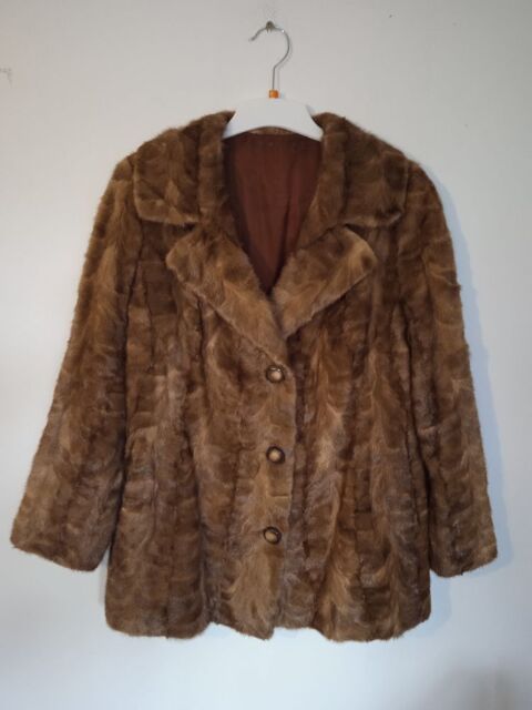 Manteau en fourrure vintage taille 38 100 Petit-Mars (44)