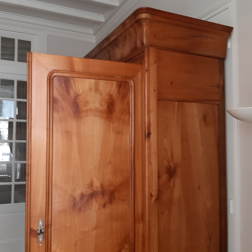 Armoire genre Louis Philippe Meubles