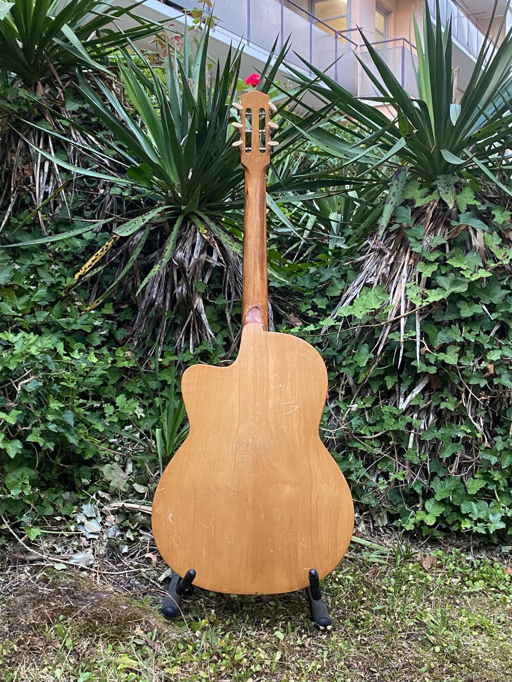 A saisir guitare ann&eacute;es 30 Instruments de musique