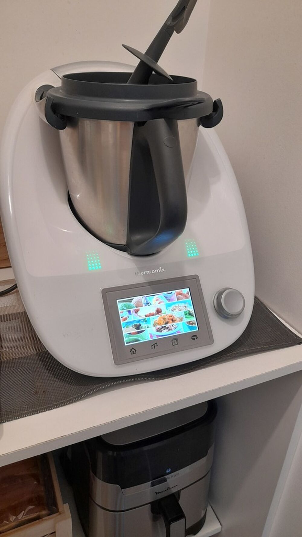 Robot de cuisine avec &eacute;cran tactile Electroménager
