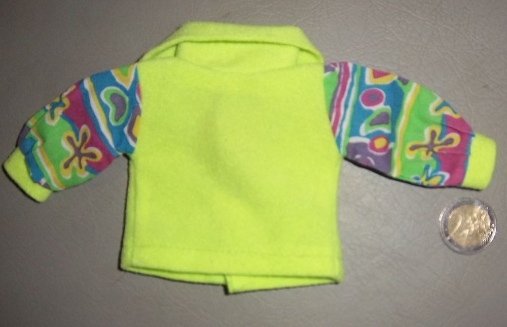 Veste verte et imprim&eacute;e poup&eacute;e Jeux / jouets