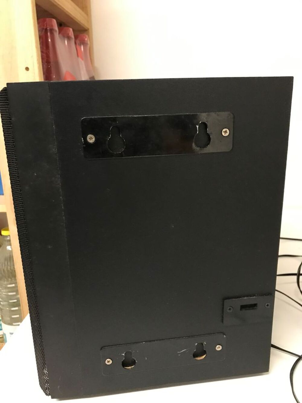 Ensemble de 2 enceintes hifi noires de la marque Delcom Audio et hifi