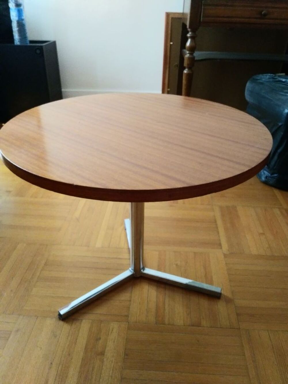 Table d'appoint ronde, 3 pieds Meubles