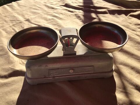 Jouet d'autrefois : Balance ancienne 25 Mottier (38)