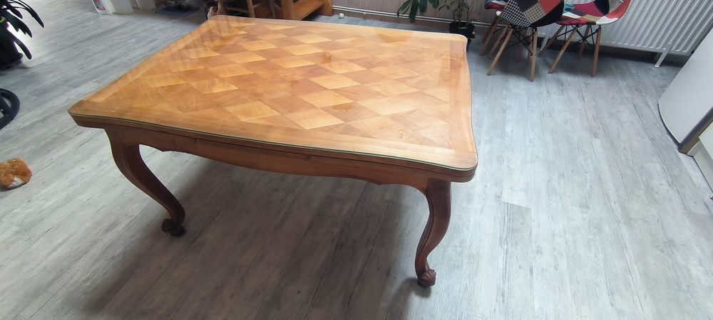 lot table,meuble,chaises en merisier Meubles