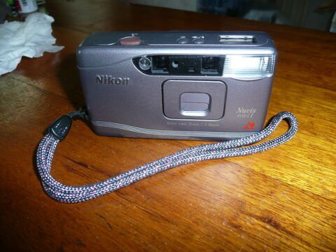 Appareil photo Nikon 19 Bordeaux (33)