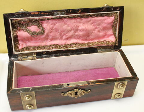 Coffret bomb� ancien miniature bois et laiton 15 Issy-les-Moulineaux (92)