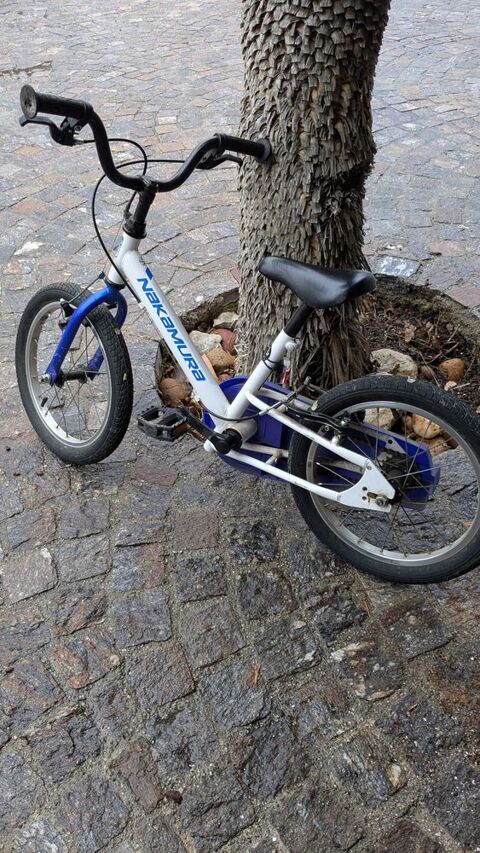 velo enfant bleu 16  60 Vendargues (34)