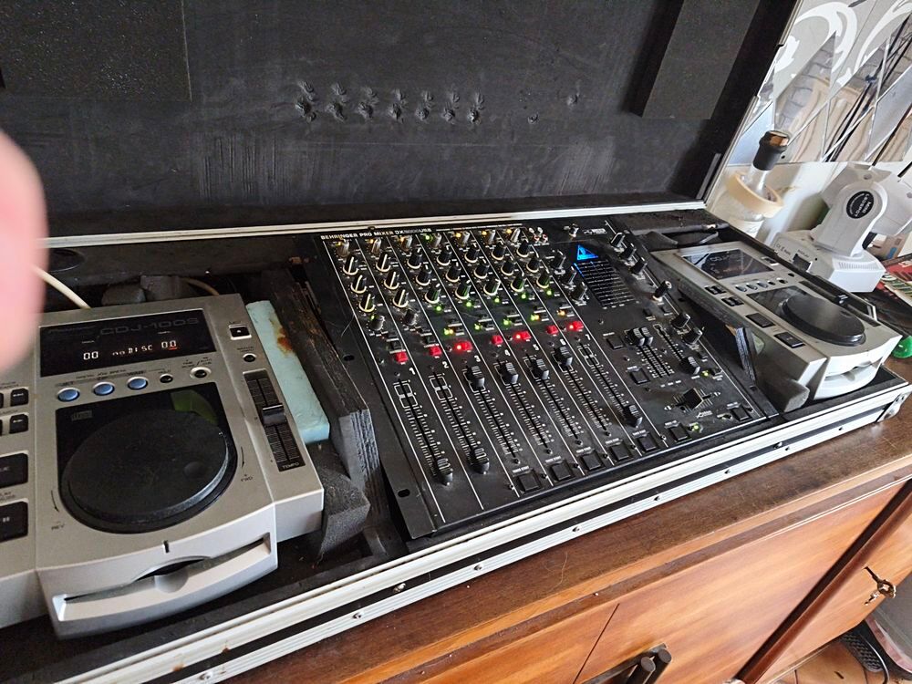Ensemble DJ fly caisse table berhinger DX2000+ 2 CDJ AA1S Audio et hifi