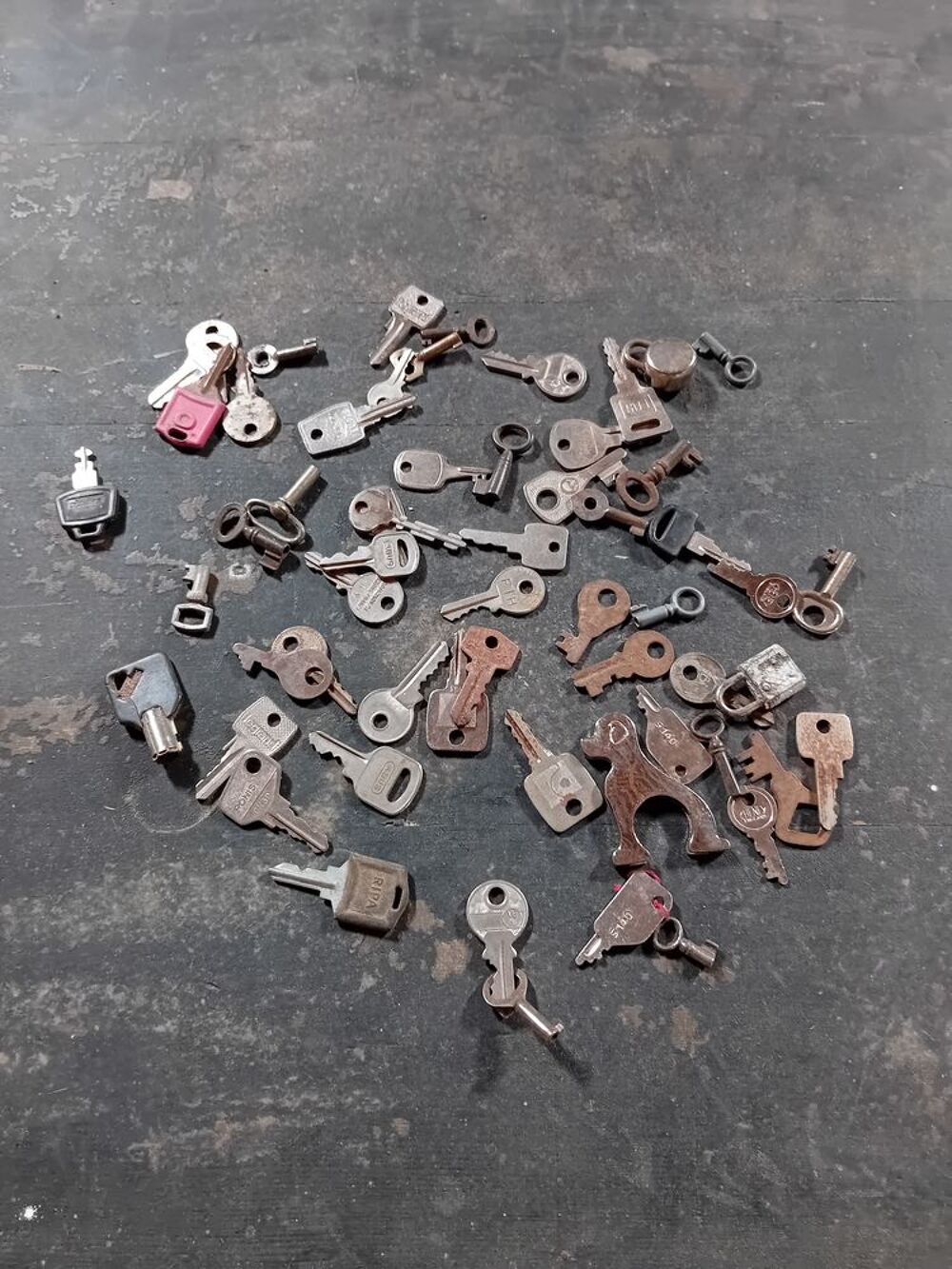lot de 56 petites cl&eacute;s 
